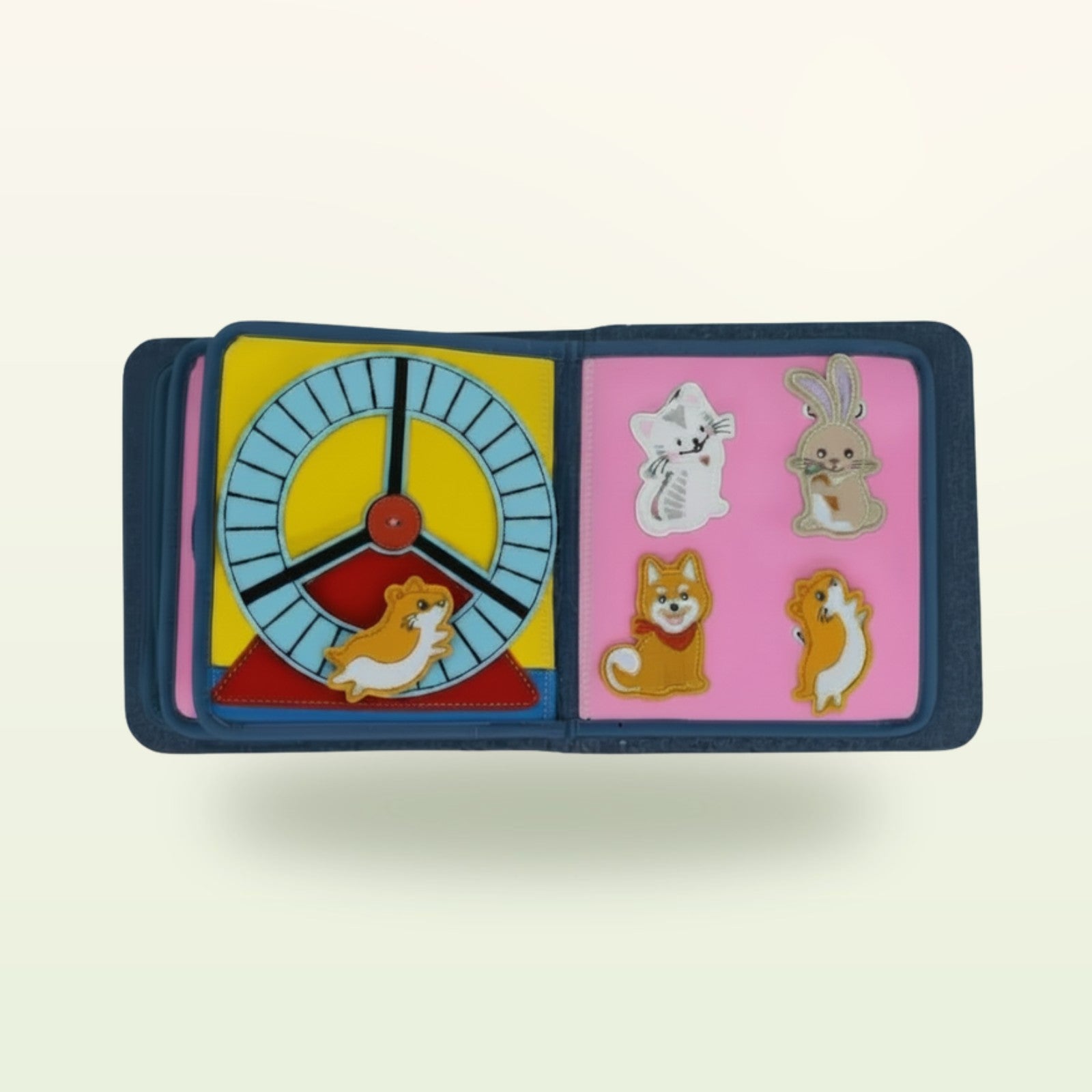 My First Book Pet Friends Doppelseite Hamster und Tierfiguren auf sanftem Creme-Hintergrund – ab 1 Jahr