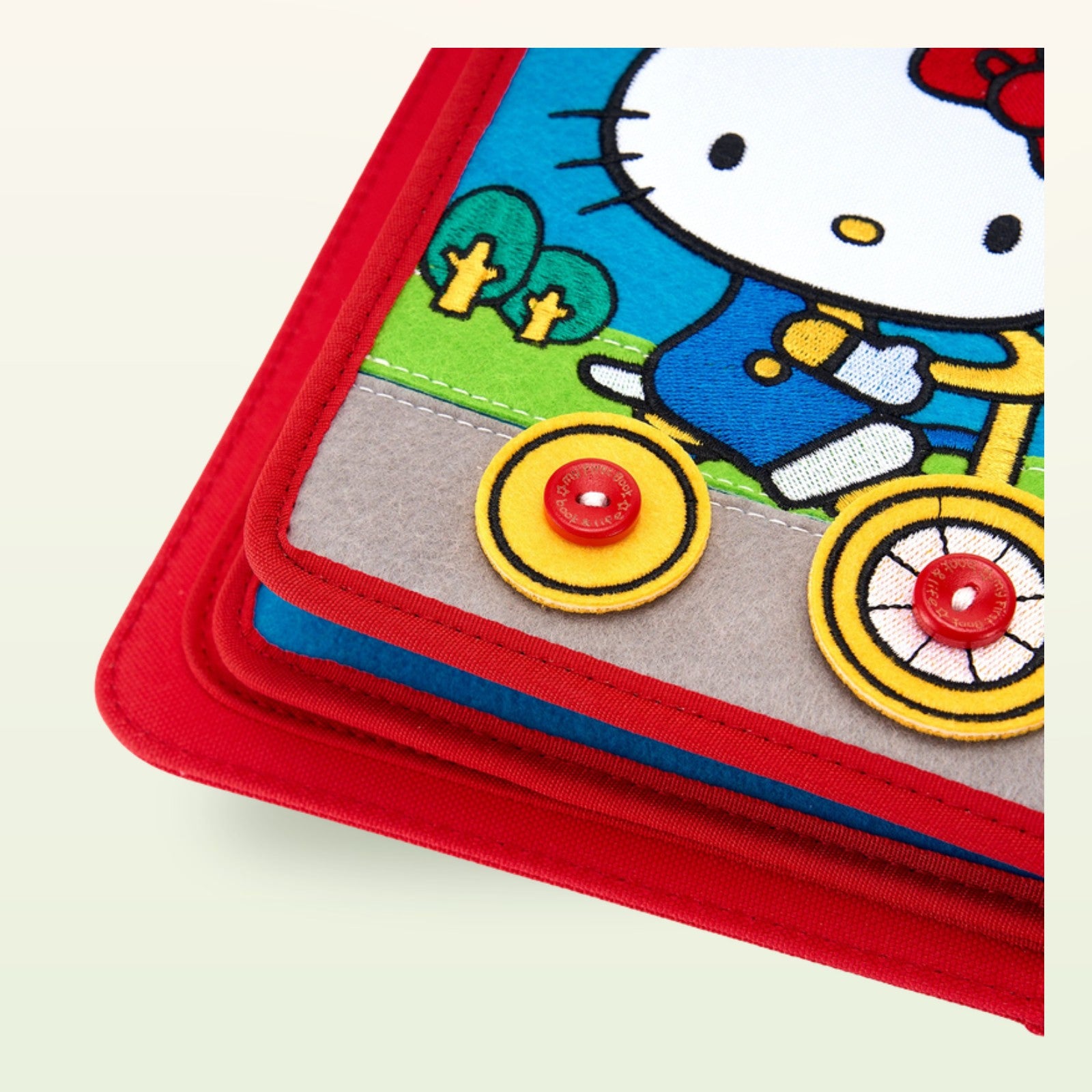 Hello Kitty Quiet Book Fahrrad-Detail auf sanftem Creme-Hintergrund – ab 3 Jahren