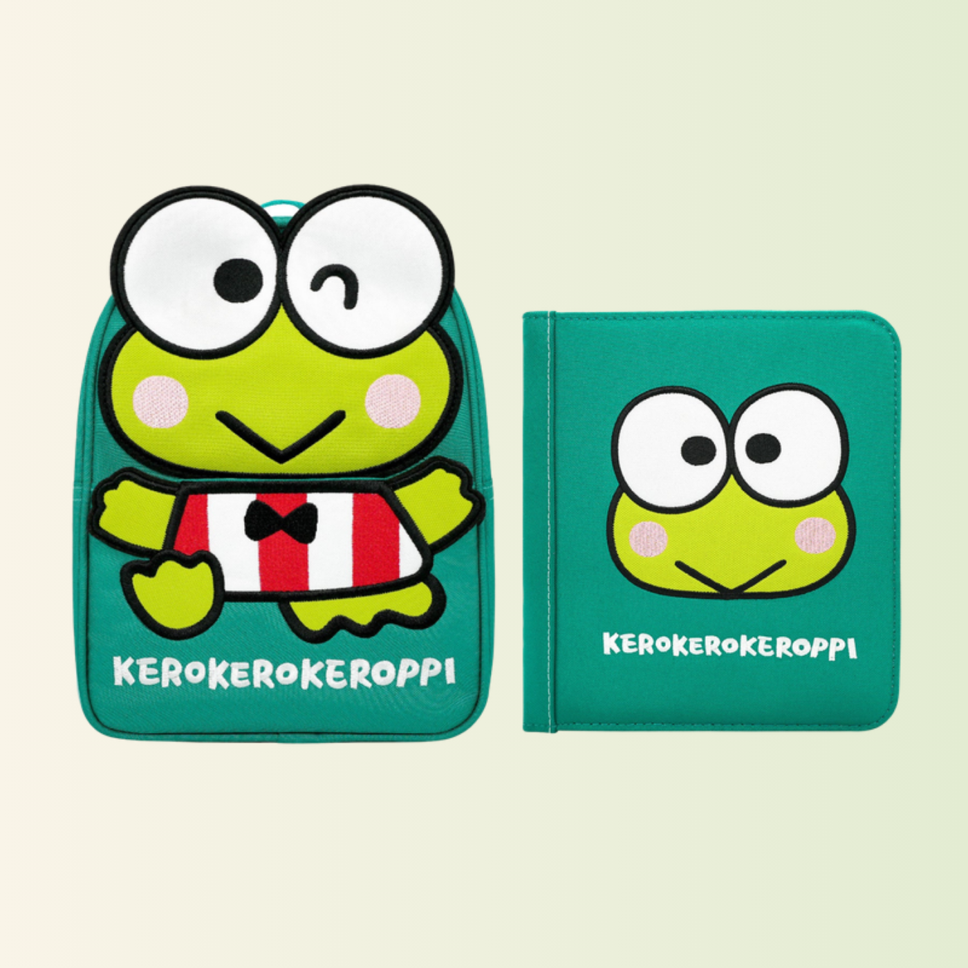My First Book Keroppi Quiet Book mit passendem Rucksack, freigestellt auf sanftem Wiesen-Hintergrund