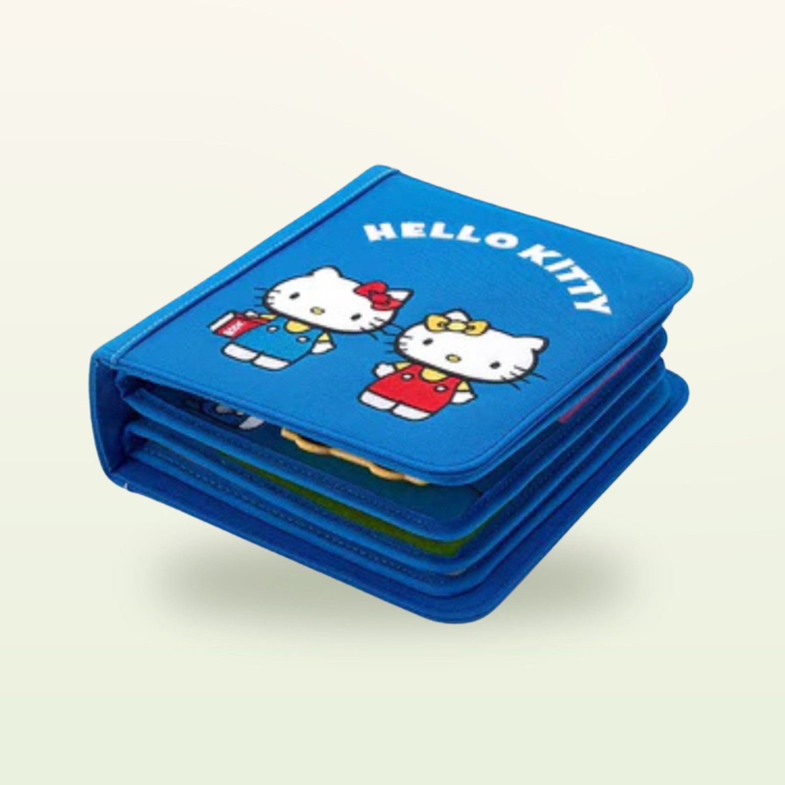 Hello Kitty Quiet Book blau geschlossenes Stoffbuch auf sanftem Creme-Hintergrund – ab 1 Jahr