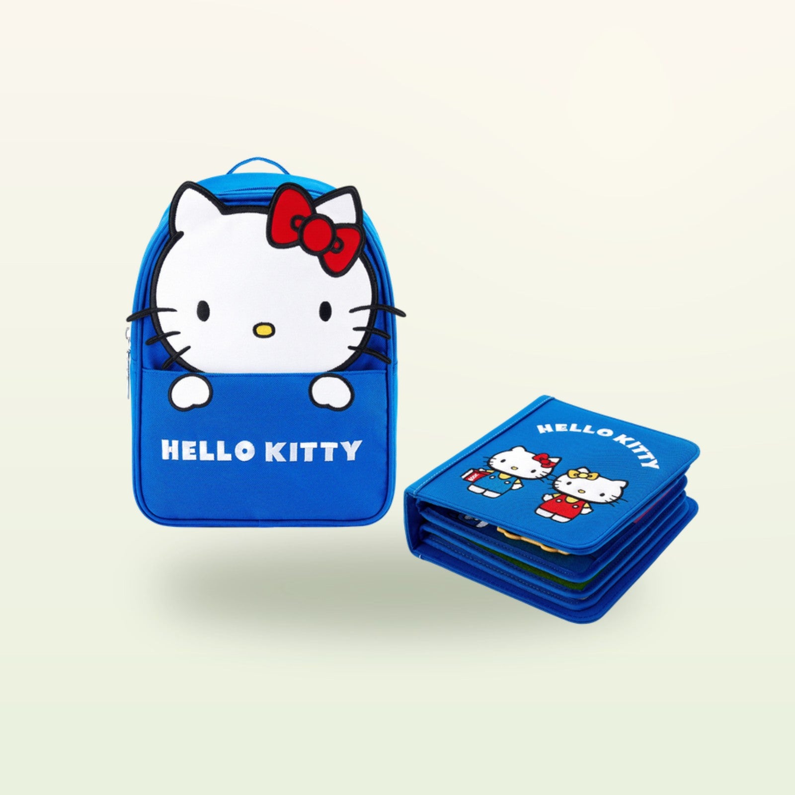 Hello Kitty Quiet Book blau mit Rucksack auf sanftem Creme-Hintergrund – ab 1 Jahr