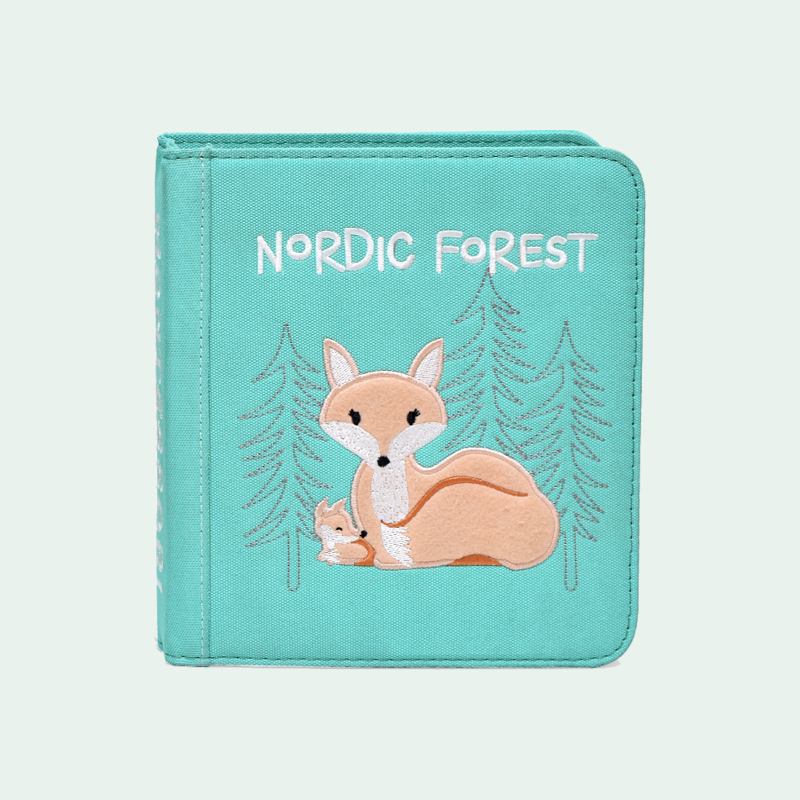 My First Book Nordic Forest Quiet Book – geschlossenes Buch mit Fuchsfamilie auf sanftem Wald-Hintergrund